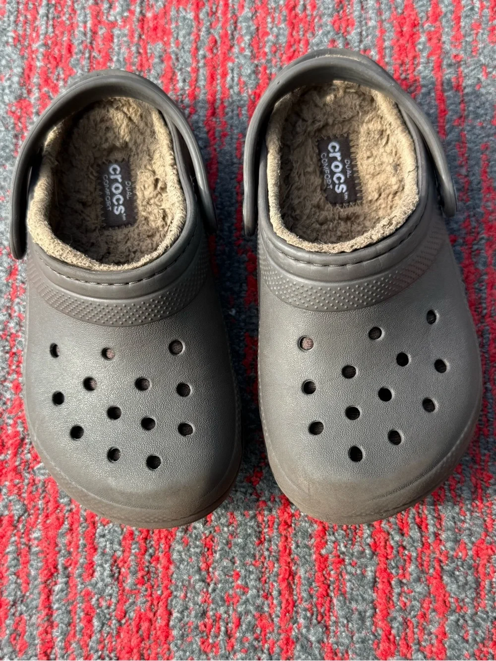 🎒Crocs Kids Classic Fuzz-Lined Clogs Dual Comfort Tan/Espresso Size C 11